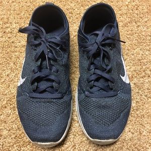 Fly knit metallic free run size 6